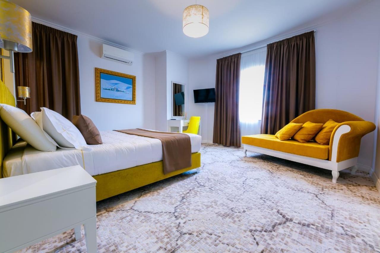Art Hotel Тирана Екстериор снимка